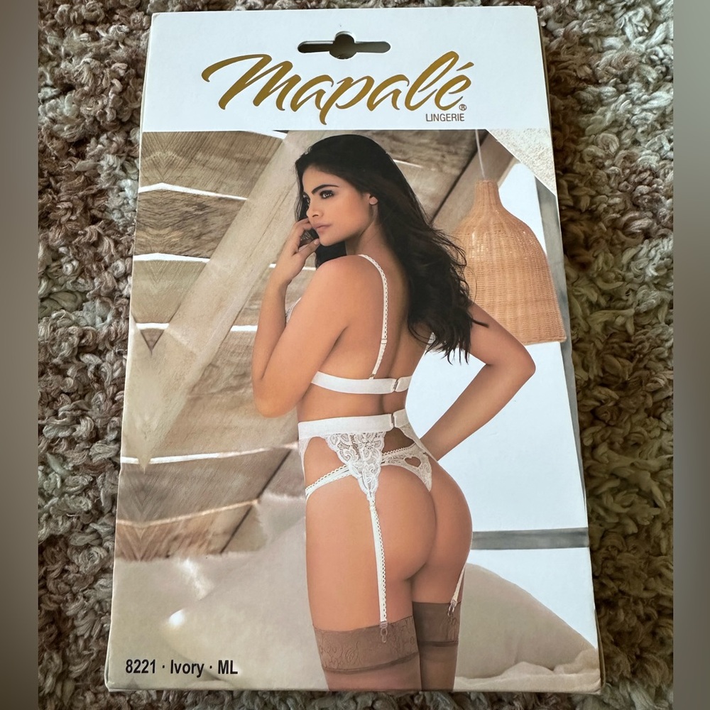 Mapalé Ivory Lace Garter Lingerie Set